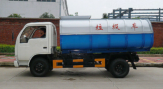 東風(fēng)小霸王掛桶垃圾車(5立方)